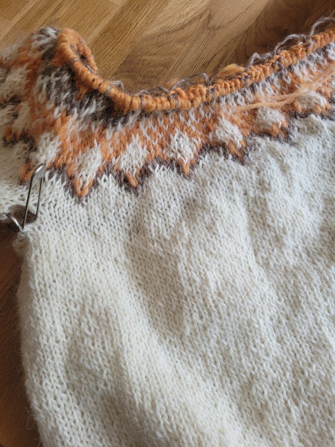 Alfheidur Winter Light – So entsteht ein handgestrickter Islandpullover