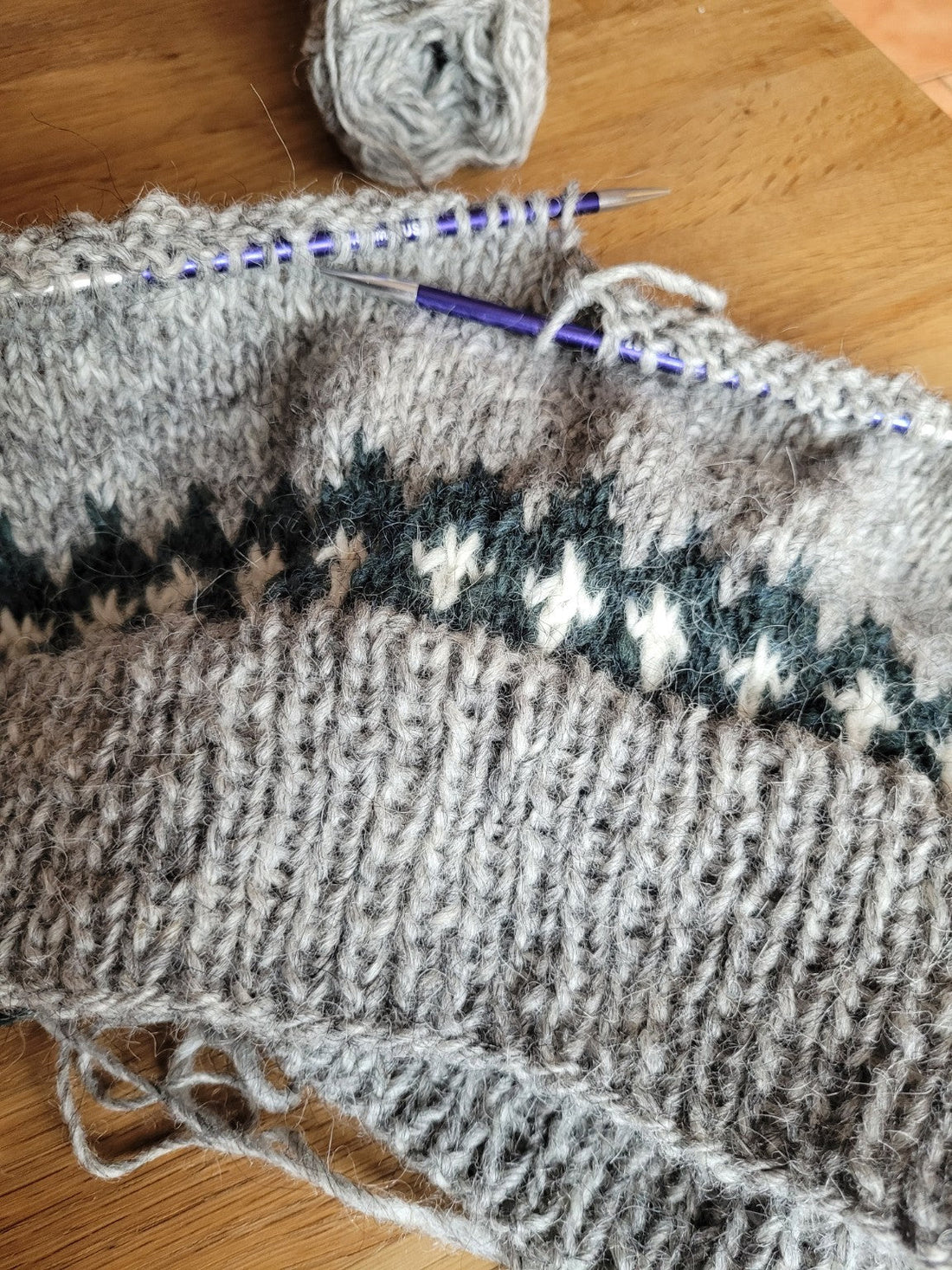 🧶 Strickvorschau – Riddari wächst