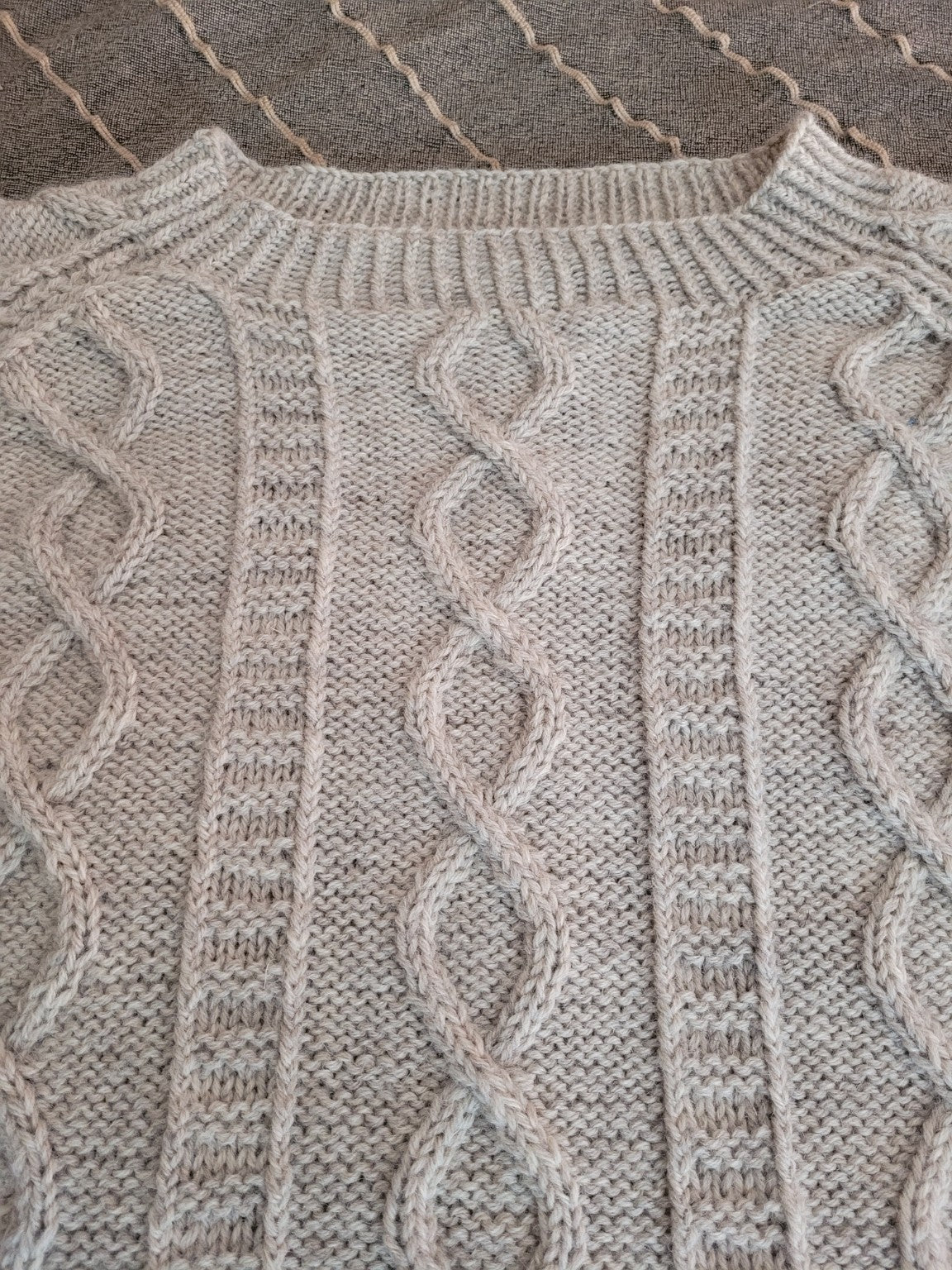Handgestrickter Herrenpullover BFL Philipp aus weicher Bluefaced-Leicester-Wolle